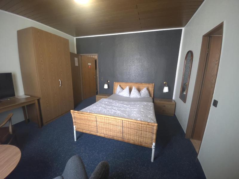 Single Room with French Bed image 1