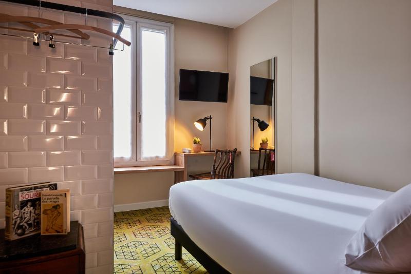 Pure Double Room image 4