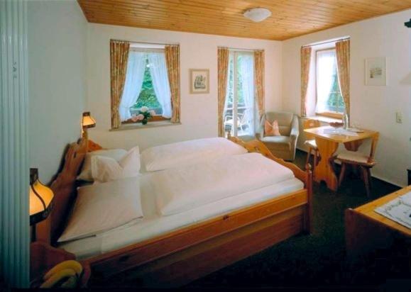 Double Room with Balcony image 2