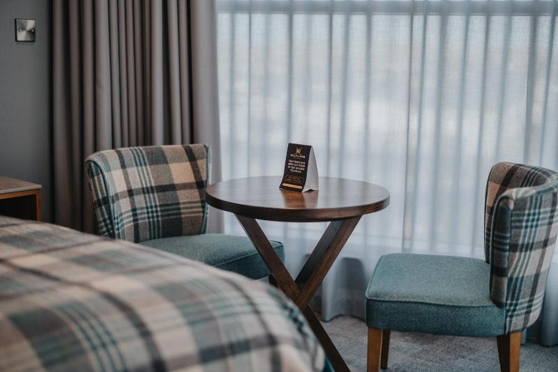Deluxe Double or Twin Room image 3