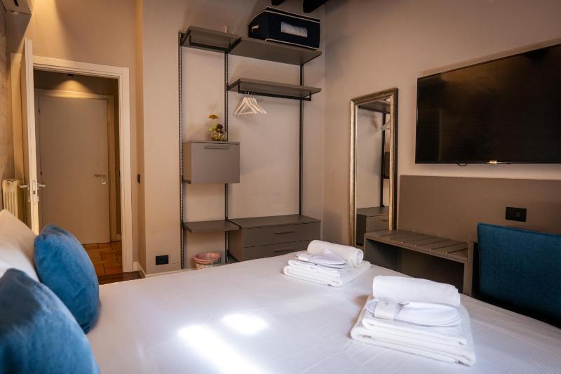 Deluxe Double Room image 3