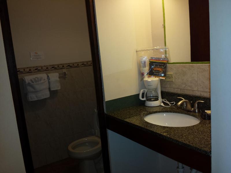 Economy Queen Room (noise during Restaurant hours) image 2