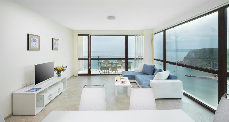 Two-Bedroom Apartment with Terrace and Sea View image 1