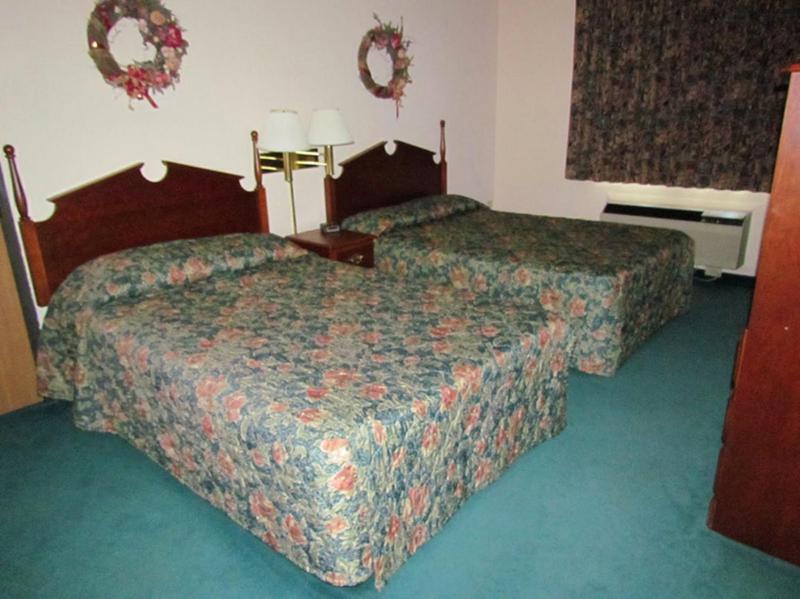 Double Room with Two Double Beds image 2