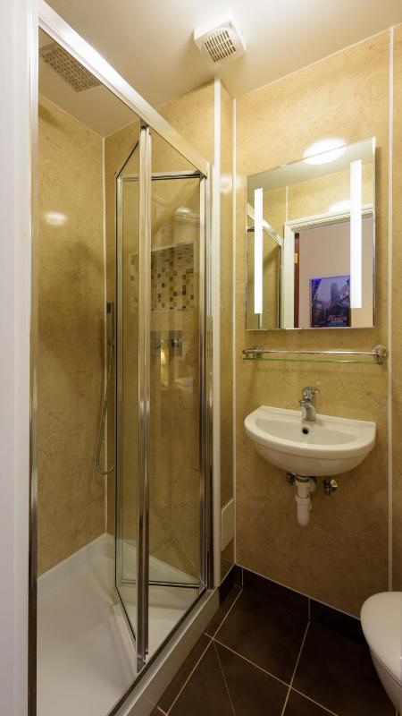 Standard Twin Room image 2