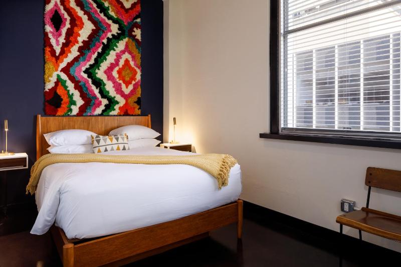 One-Bedroom Apartment image 4