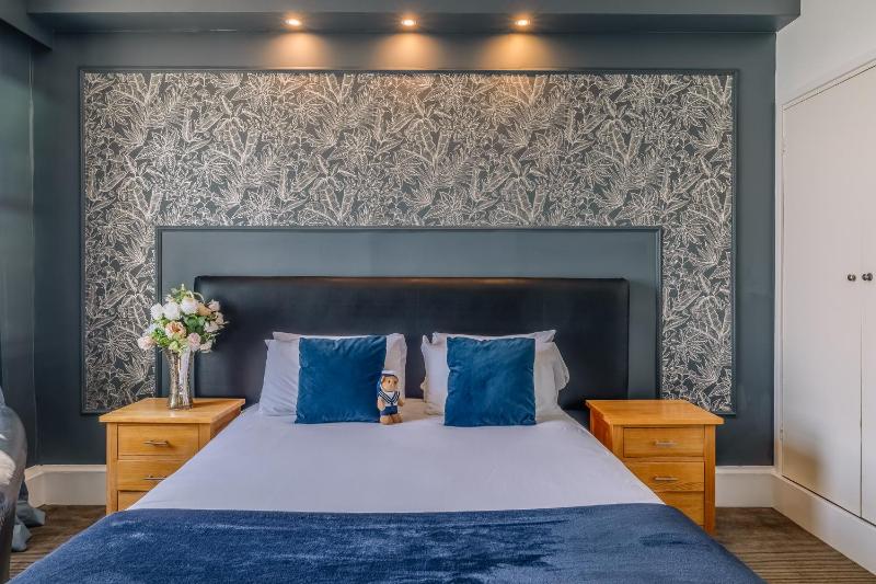 Superior Double Room image 3