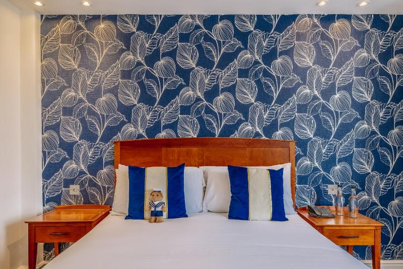 Standard Double Room image 3