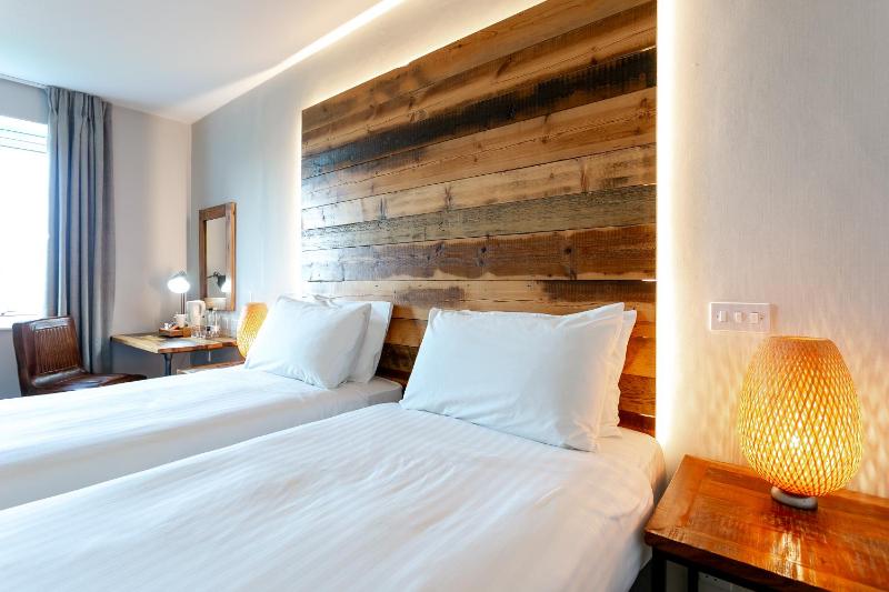 Twin Room - Non-Smoking image 3