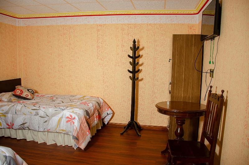Twin Room image 2