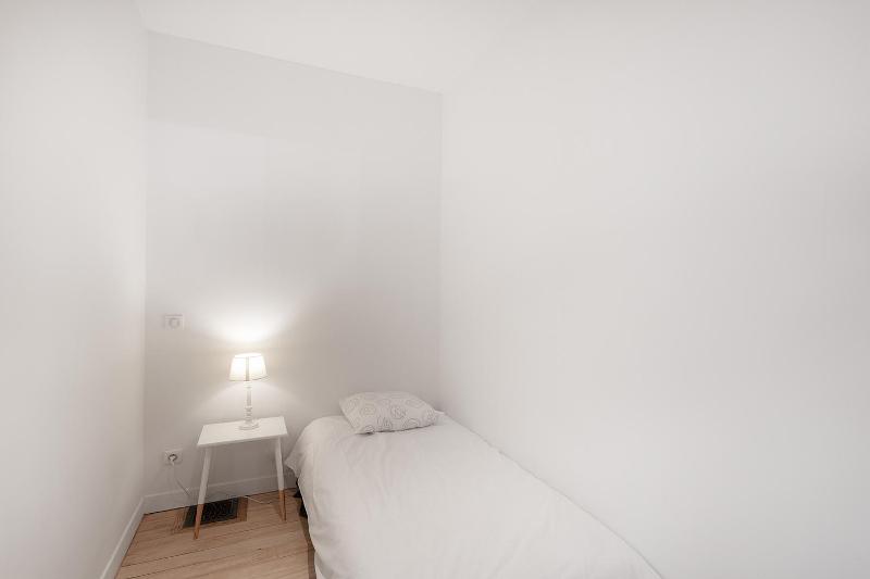 One-Bedroom Apartment image 3
