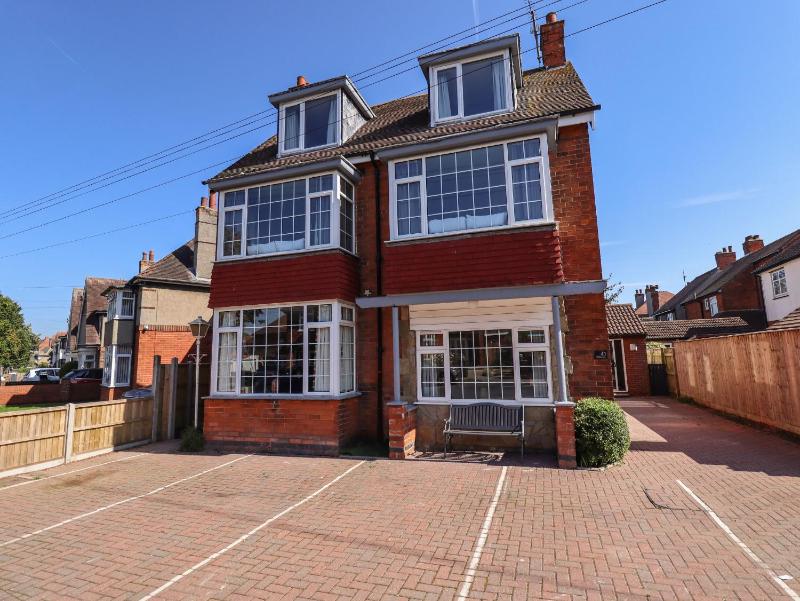 Chalfont Lodge - image 1