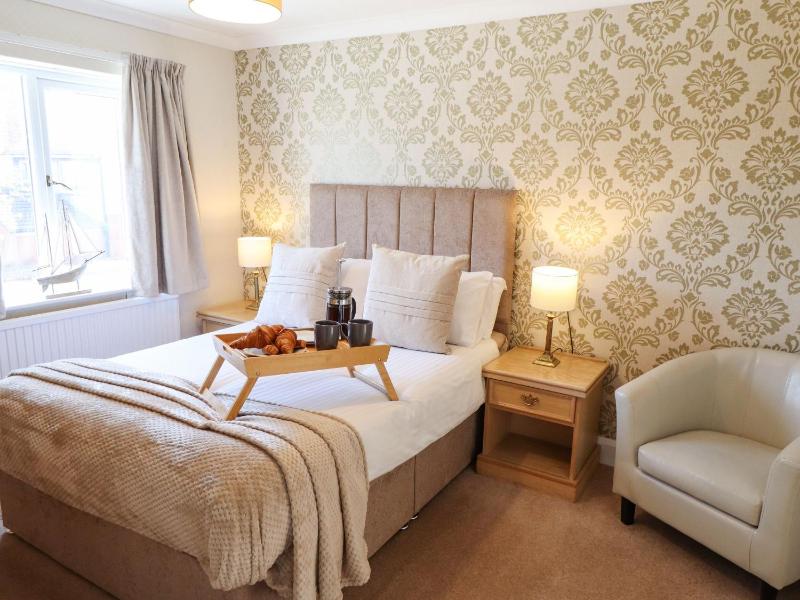 Chalfont Lodge - image 36