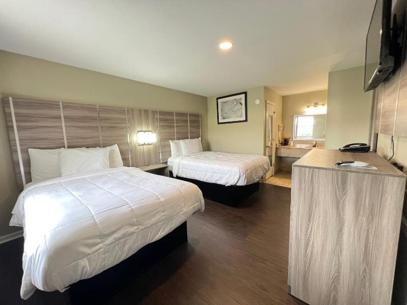 Double Room with Two Double Beds - Non-Smoking image 4