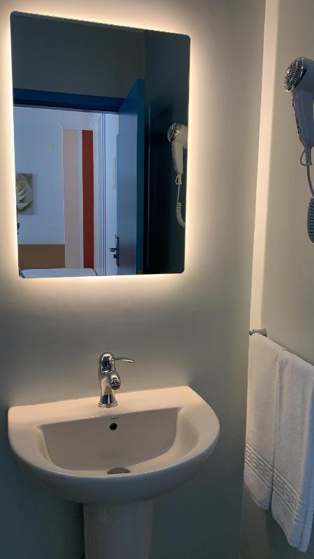 WEAA Hotel - image 12