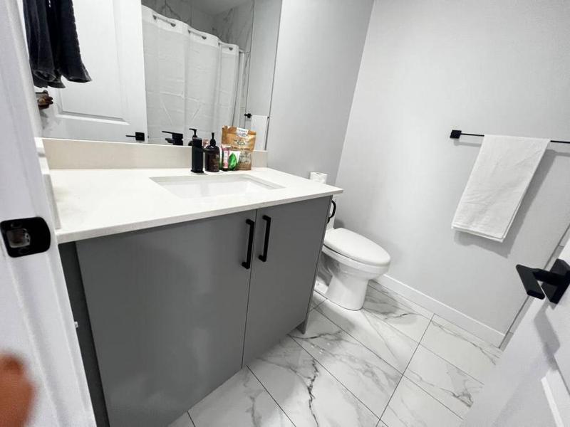 Prime Retreat: Cozy 2Bed Bsmnt with Modern Comfort - image 8