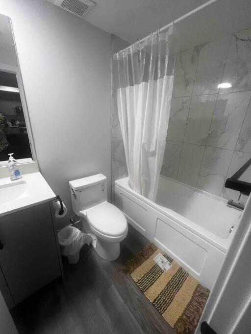 Prime Retreat: Cozy 2Bed Bsmnt with Modern Comfort - image 14