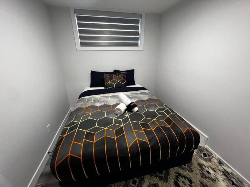 Prime Retreat: Cozy 2Bed Bsmnt with Modern Comfort - image 13