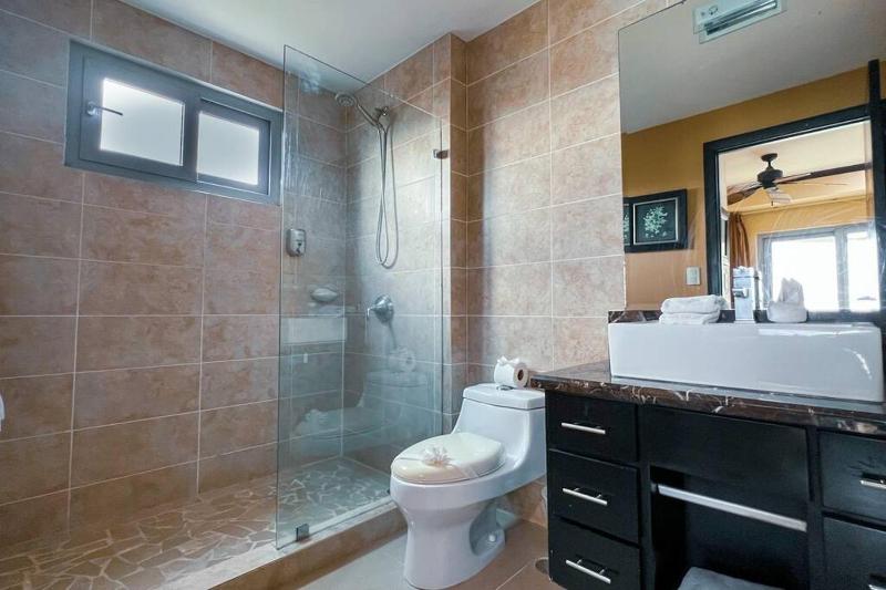 Luxury beach condo stunning sunset & ocean view - image 12