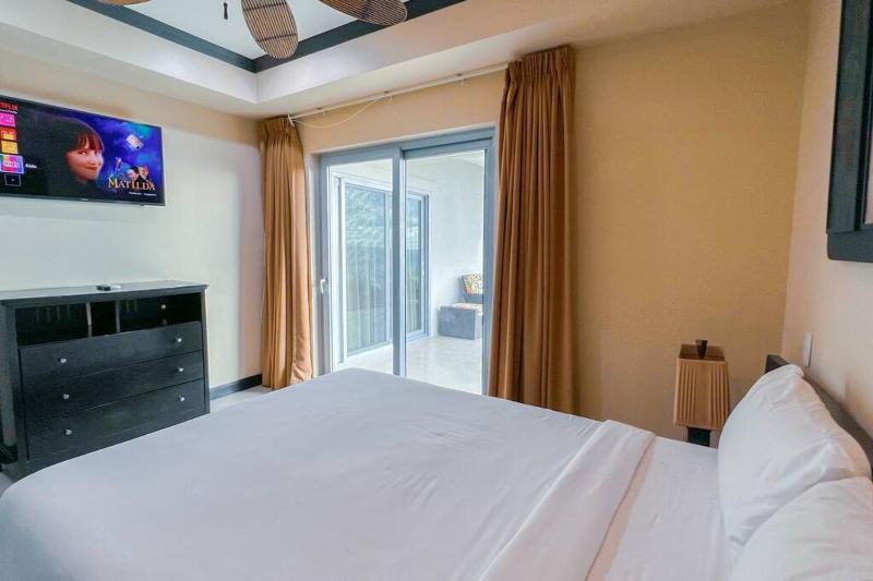 Luxury beach condo stunning sunset & ocean view - image 3
