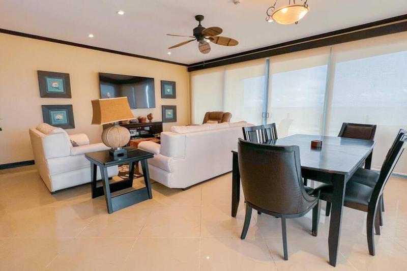 Luxury beach condo stunning sunset & ocean view - image 13
