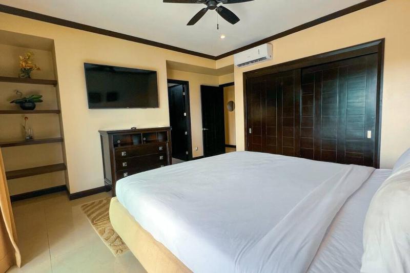 Luxury beach condo stunning sunset & ocean view - image 10