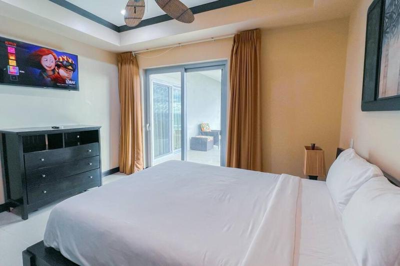 Luxury beach condo stunning sunset & ocean view - image 15