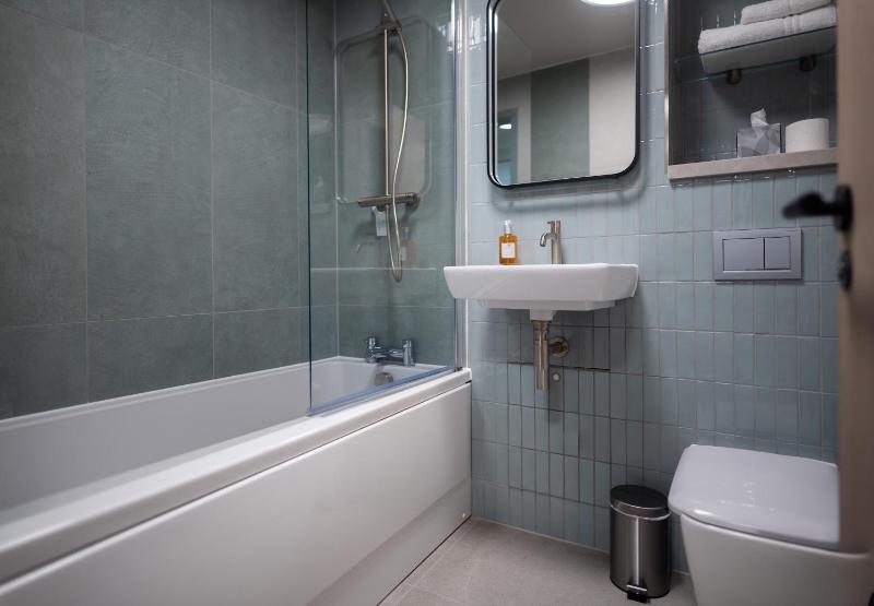 Standard Double Room image 3