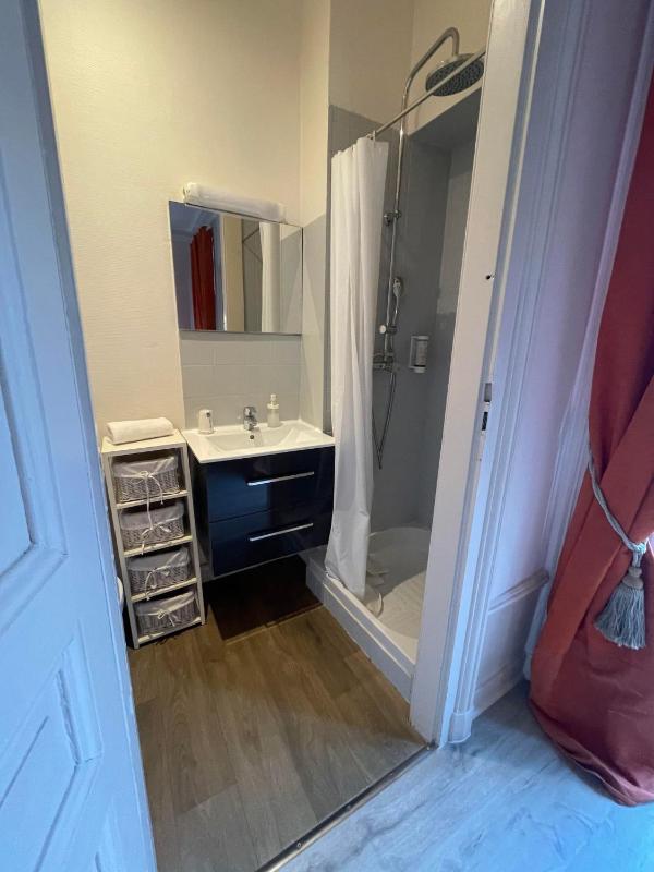 Triple Room (2 Adults + 1 Child) image 1