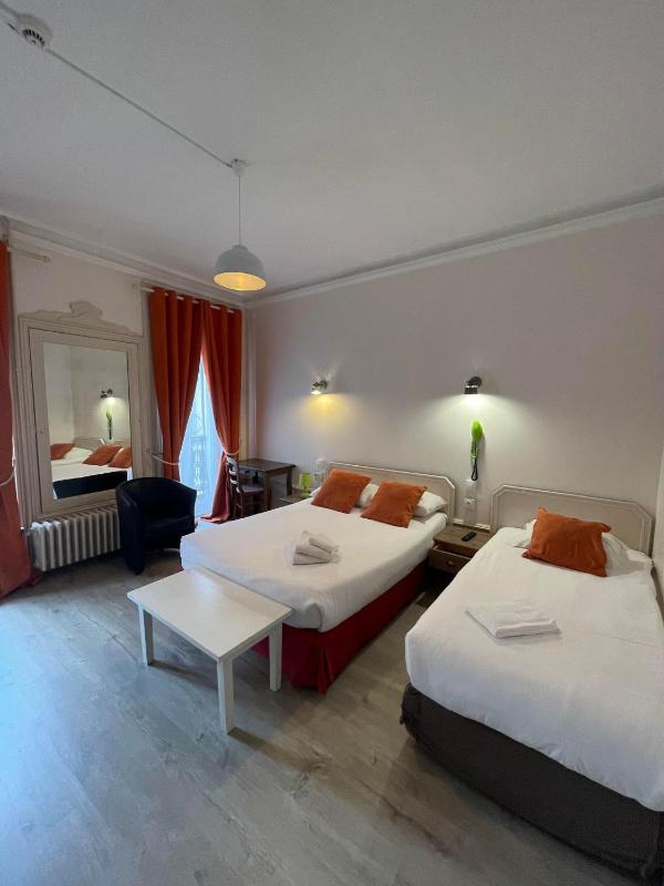 Triple Room (2 Adults + 1 Child) image 3