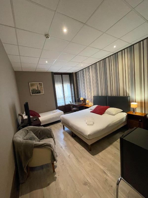 Standard Twin Room image 2