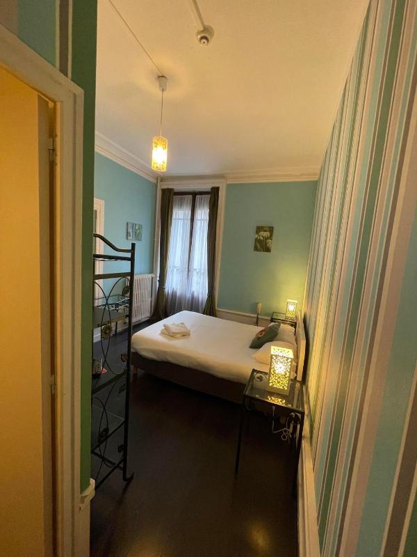 Double Room with Balcony image 1