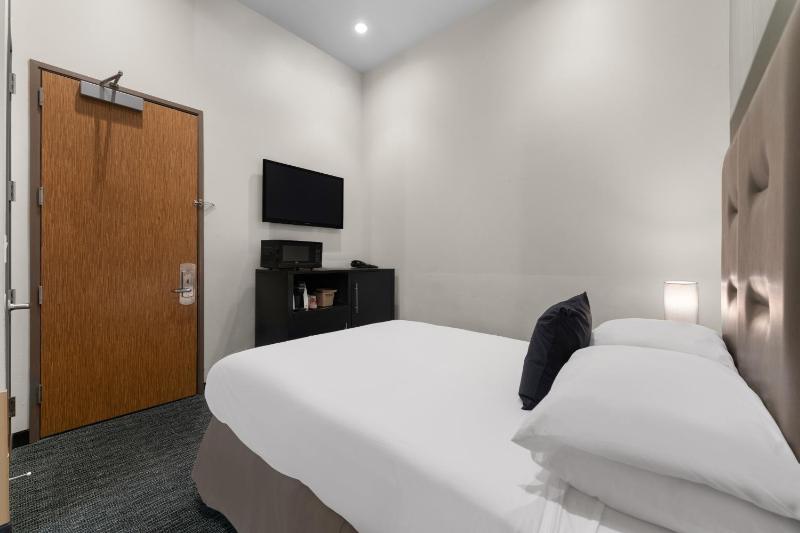 Queen Suite - Non Smoking image 4