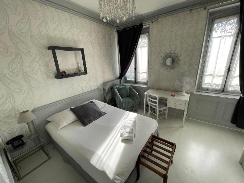 Standard Double Room with Fan image 2