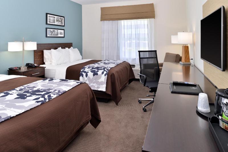 Queen Room with Two Queen Beds - Non-Smoking image 1