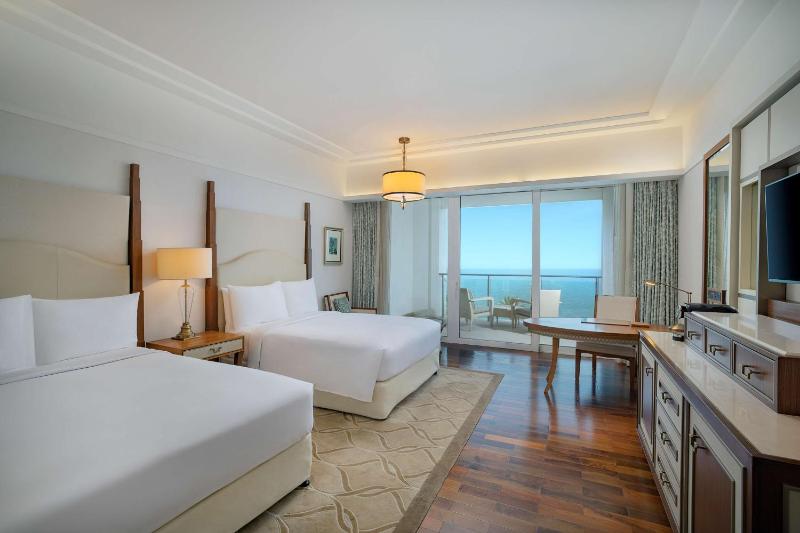 Club Queen Room with Two Queen Beds and Sea View image 3