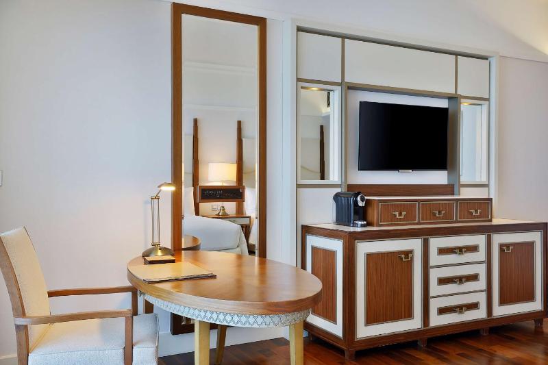 Club Queen Room with Two Queen Beds and Sea View