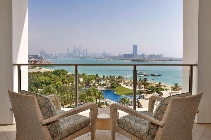 Club Queen Room with Two Queen Beds and Sea View image 4