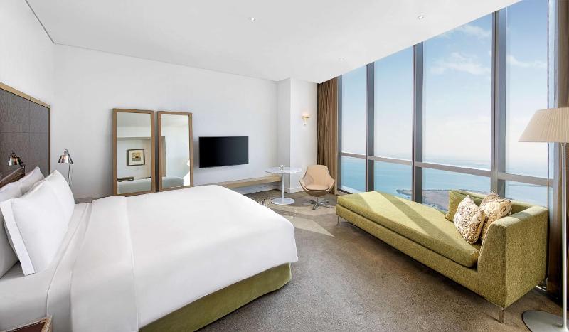 Deluxe King Room with Sea View image 4