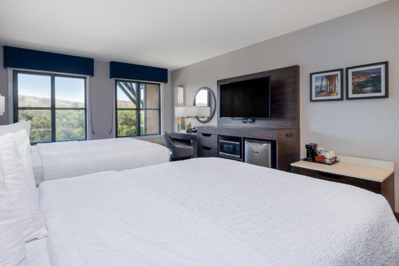 Room with Two Queen Beds - Non-Smoking image 4