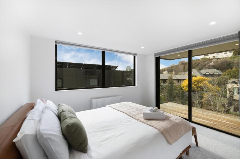 Villa Aurora luxury in the heart of Wanaka - image 20