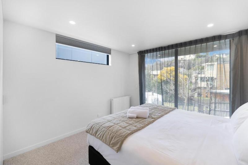 Villa Aurora luxury in the heart of Wanaka - image 9
