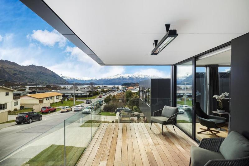 Villa Aurora luxury in the heart of Wanaka - image 25