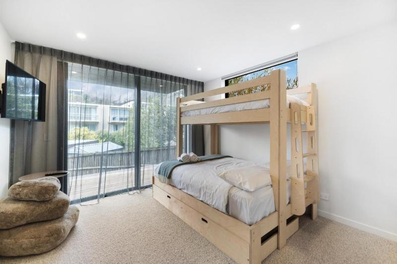 Villa Aurora luxury in the heart of Wanaka - image 26