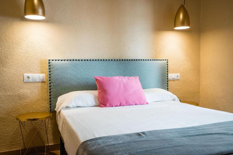 Double or Twin Room image 2