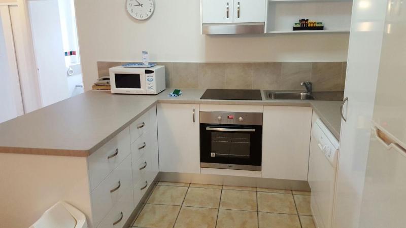 Nautilus Holiday Apartments - image 3
