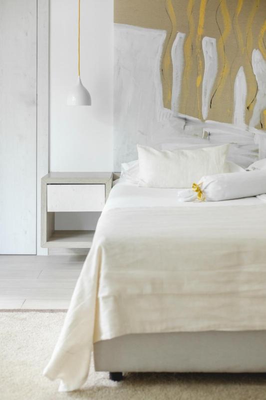 Single Room image 4