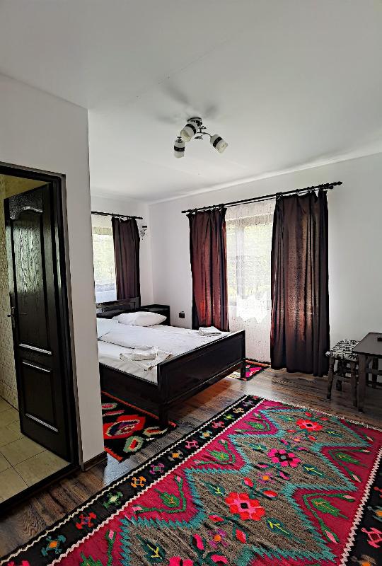 Double Room with Private Bathroom image 1