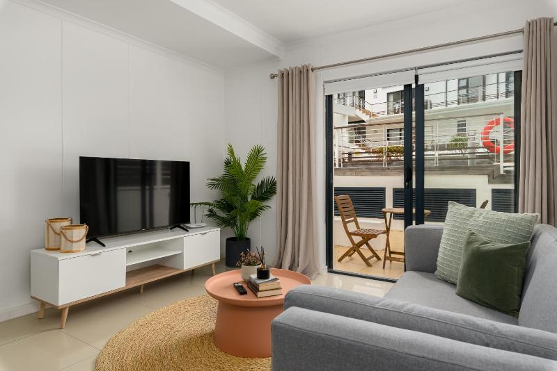 One-Bedroom Apartment image 2