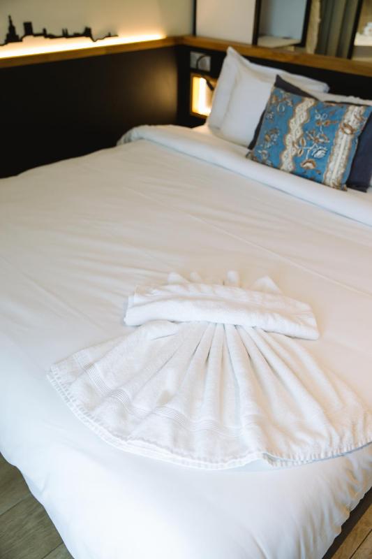 Classic Double Room image 2